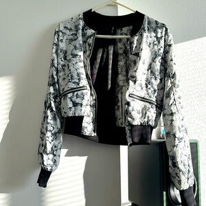 Super cute crop jacket! lightweight, fun B&W pattern
